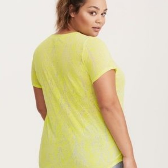 Vneck t-shirt - Picture 2 of 3